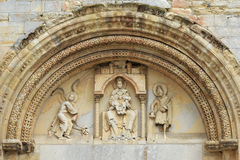 Donzy-le-Pré - Le tympan du portail (milieu du XIIe siècle)