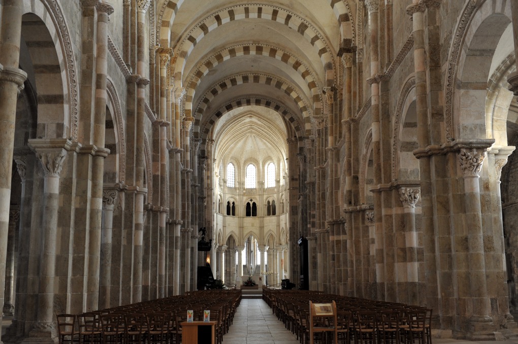 Vézelay - Nef et choeur de l'abbatiale Sainte-Marie-Madeleine (XIIe-début du XIIIe siècle)