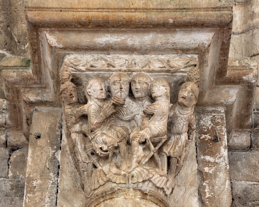 Vézelay - Chapiteau de la nef : scène de conseil, sujet non identifié (v. 1130)