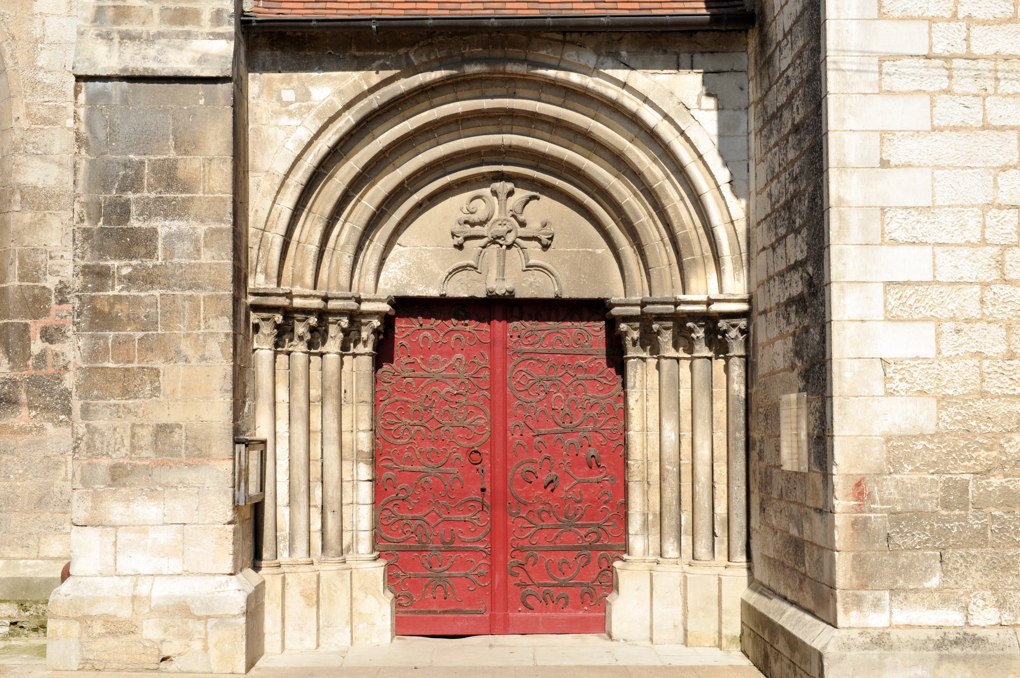 Chablis - Collégiale Saint-Martin - Le portail sud