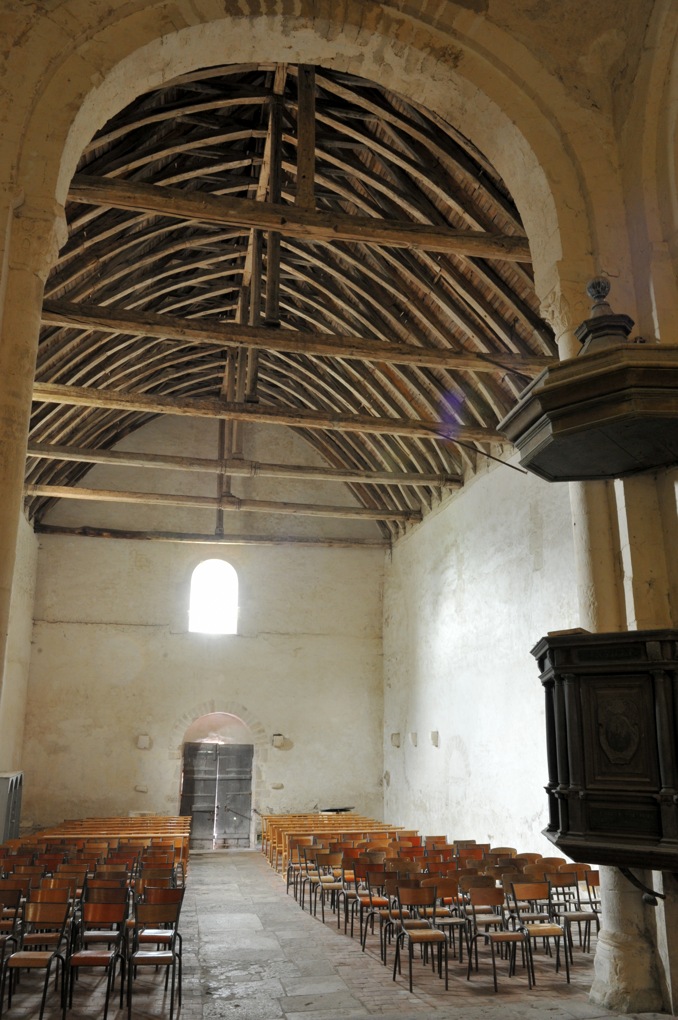 Moulins-Engilbert - Ancien prieuré de Commagny - Eglise Saint-Laurent - la nef (v. 1130)
