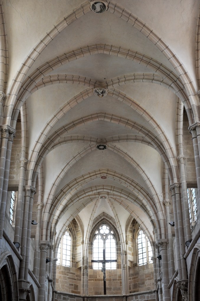 Saint-Père-sous-Vézelay - Eglise Notre-Dame : voûtes de la nef et choeur (XIIIe siècle)
