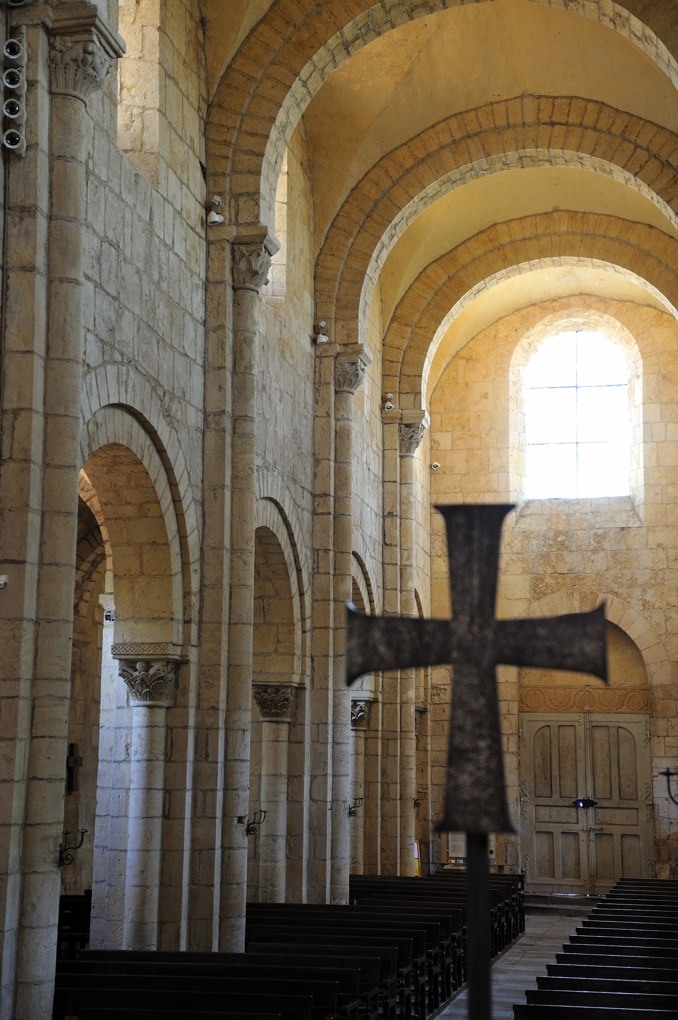 Anzy-le-Duc - Eglise priorale - La nef (v.1110-v.1125)