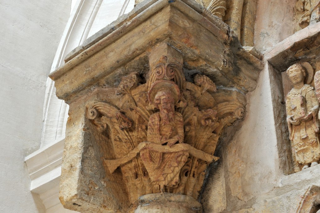 Paray-le-Monial (Musée du Hiéron) - Portail de l'ancien prieuré d'Anzy-le-Duc - Portail d'Arcy : chapiteau