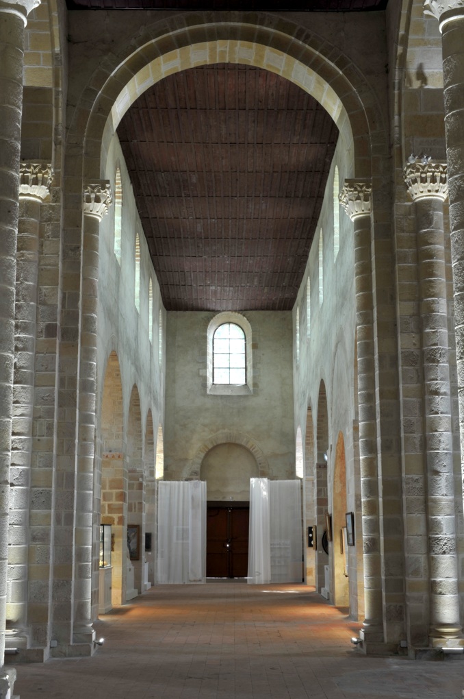 Bourbon-Lancy - Priorale Saint-Nazaire - La nef (fin du XIe siècle)