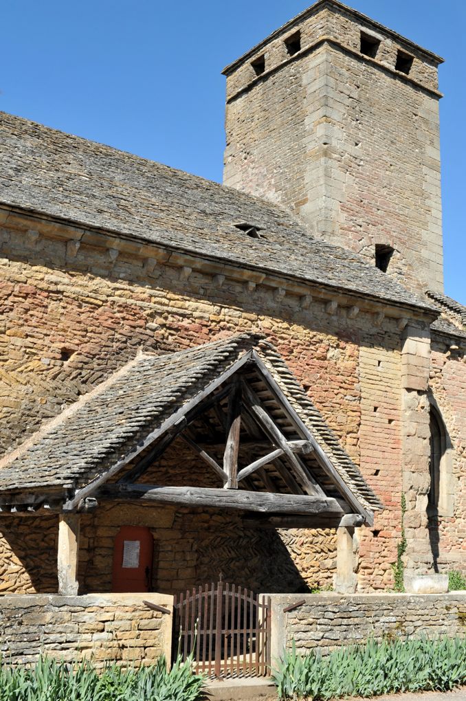 Saint-Clément-sur-Guye - Eglise Saint-Clément (fin Xe et XIIe siècle) - Porche latéral et clocher