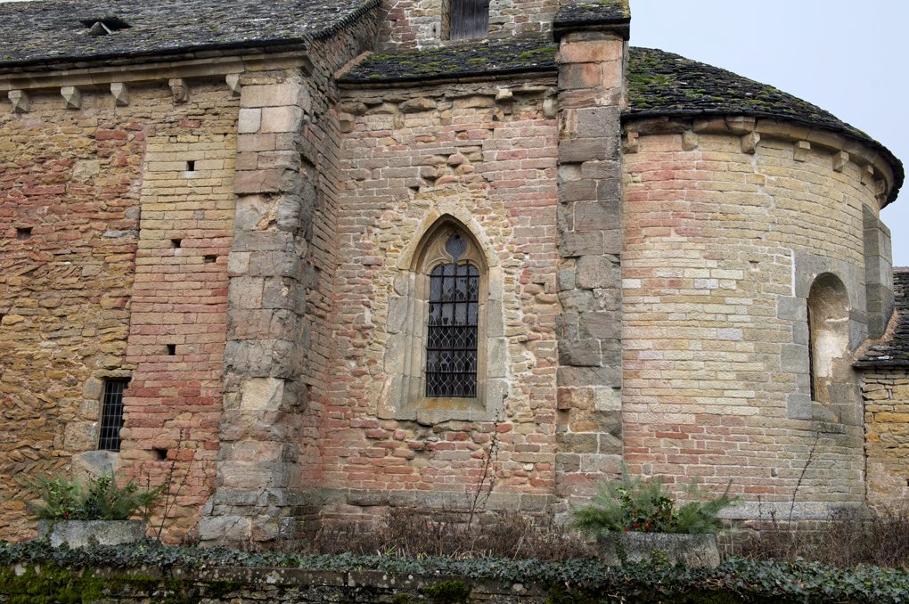 Saint-Clément-sur-Guye - Eglise Saint-Clément (fin Xe et XIIe siècle) - Reprises de maçonneries au niveau du choeur et de l'abside