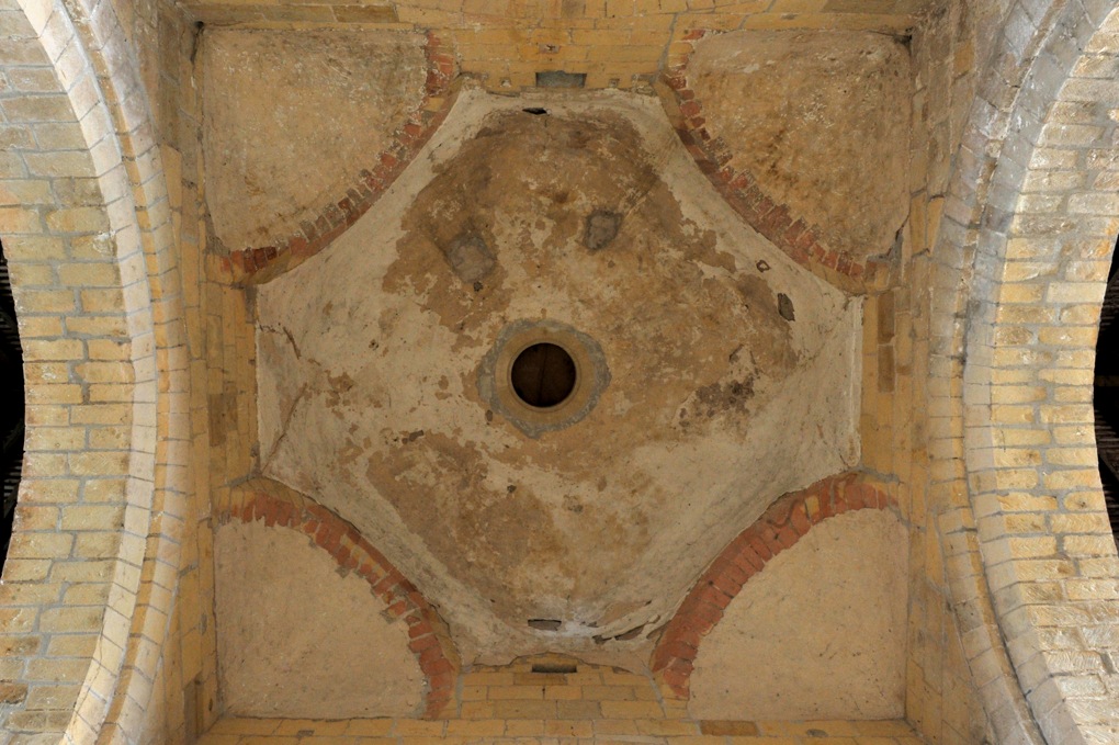 Béard - Eglise Saint-Laurent (XIIe siècle) - Coupole sur trompes de la croisée du transept