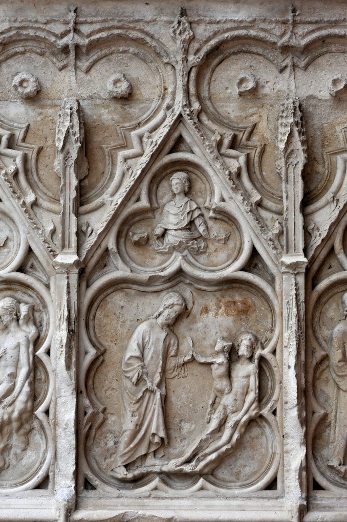 Auxerre - Cathédrale Saint-Etienne (XIe-XVIe siècle) - Bas-relief du portail occidental nord : le Christ et Adam