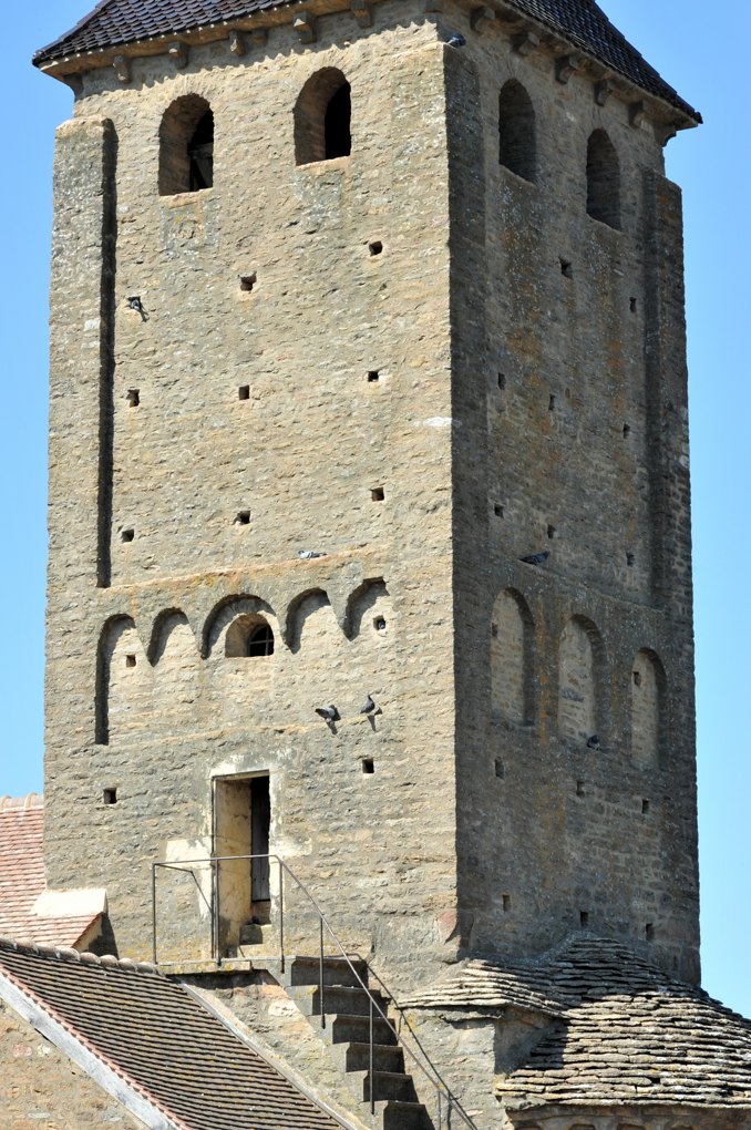 Donzy-le-Perthuis - Eglise Saint-Julien : le clocher (XIe siècle)