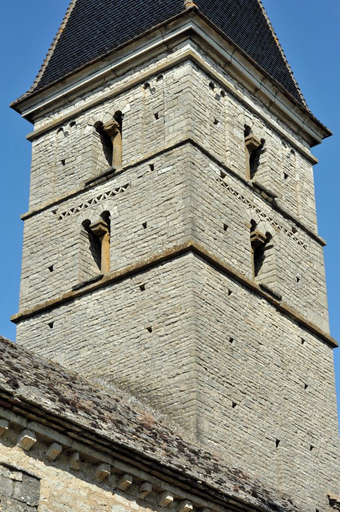 Farges-lès-Mâcon - Eglise Saint-Barthélémy : le clocher (début du XIIe siècle)