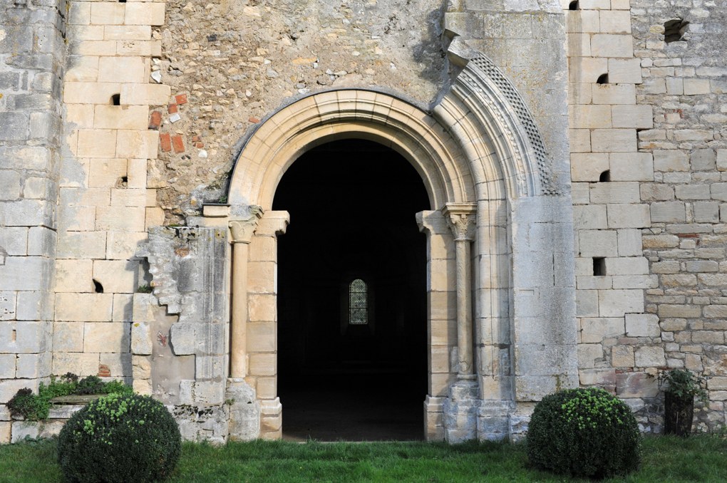 Saint-Père - Commanderie de Villemoison - Chapelle : portail ouest (fin du XIIe siècle)