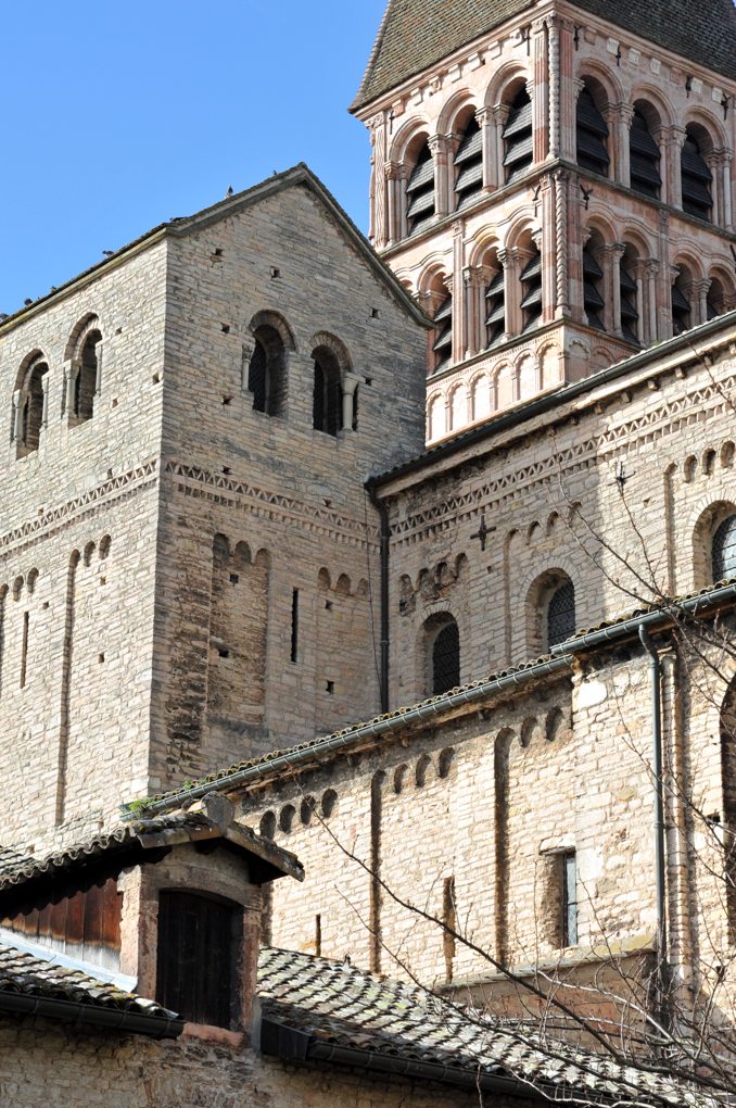 Tournus - Abbaye Saint-Philibert : avant-nef et tours occidentales