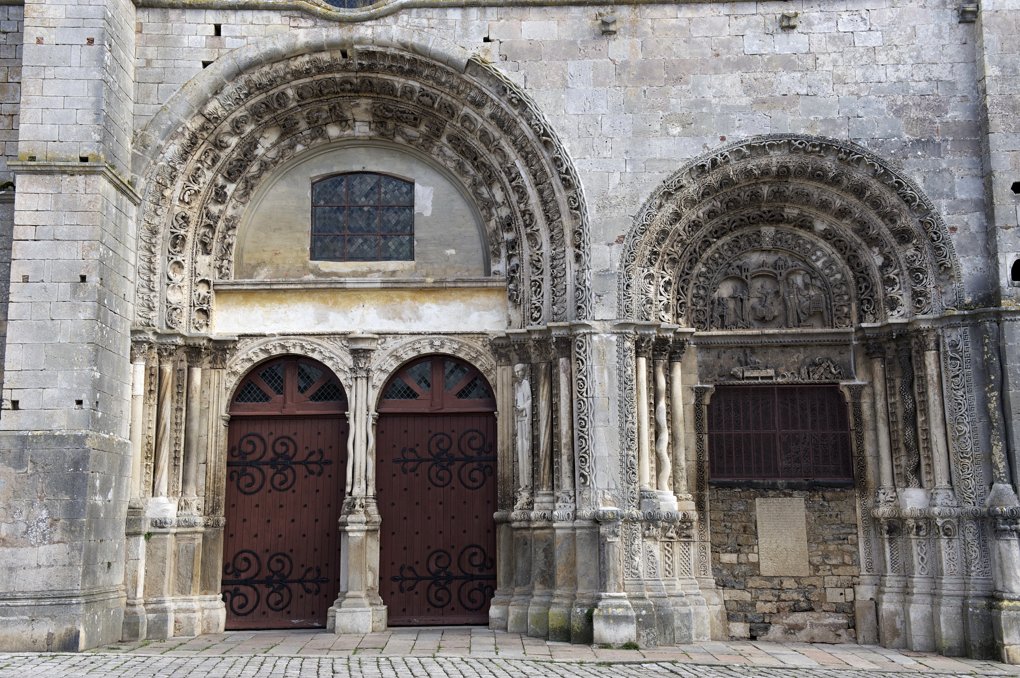 Avallon - Portail occidental de l'église Saint-Lazare (v. 1170)