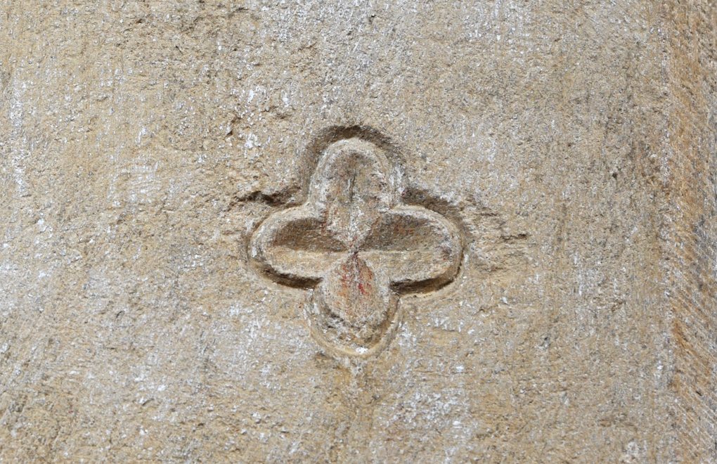 Montréal - Collégiale Notre-Dame (XIIe siècle) : marque lapidaire