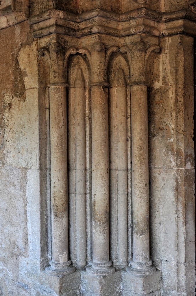 Savigny-en-Terre-Plaine - Eglise Saint-Bénigne (fin du XIIe siècle) : ébrasements du portail