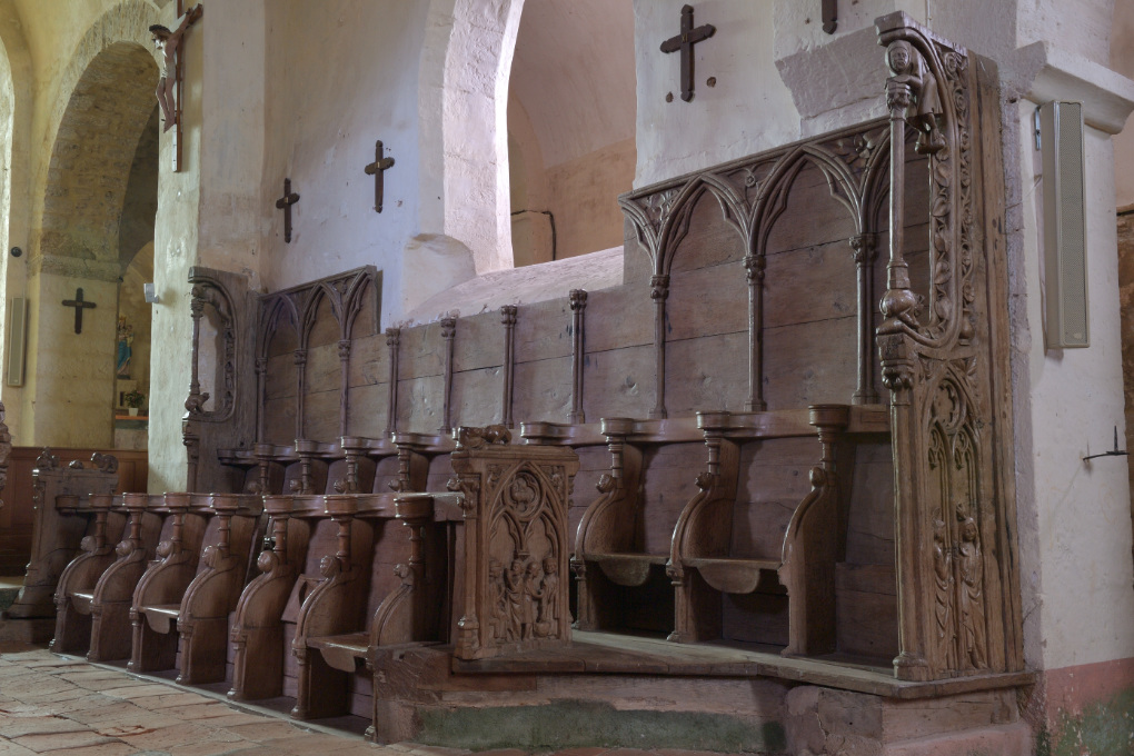 Bard-le-Régulier - Eglise Saint-Jean-l'Evangéliste : les stalles (XIVe s.)