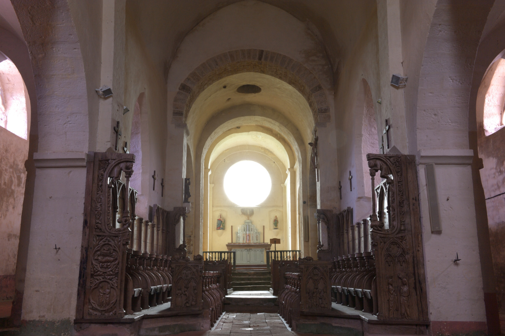 Bard-le-Régulier - Eglise Saint-Jean-l'Evangéliste : vue intérieure (XIIe s.)