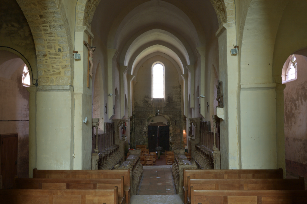 Bard-le-Régulier - Eglise Saint-Jean-l'Evangéliste : la nef (XIIe s.)