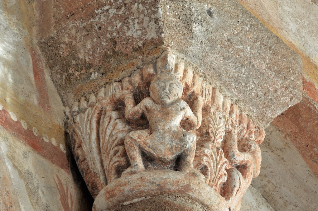 Gourdon - Eglise Notre-Dame-de-l'Assomption (XIIe siècle) - Chapiteau : atlante