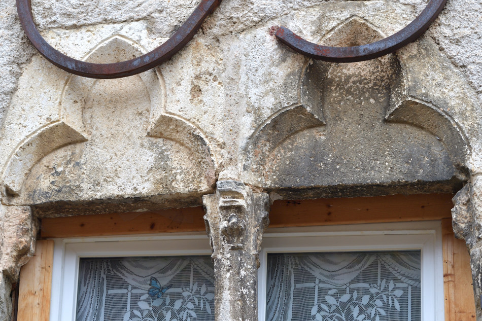 Saint-Gengoux-le-National - Maison civile de la fin du Moyen Âge : arcs trilobés