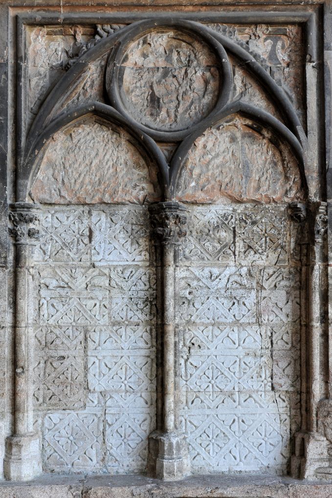 Semur-en-Auxois - Collégiale Notre-Dame (XIIIe-XIVe siècle) - Narthex : arcatures trilobées aux ébrasements