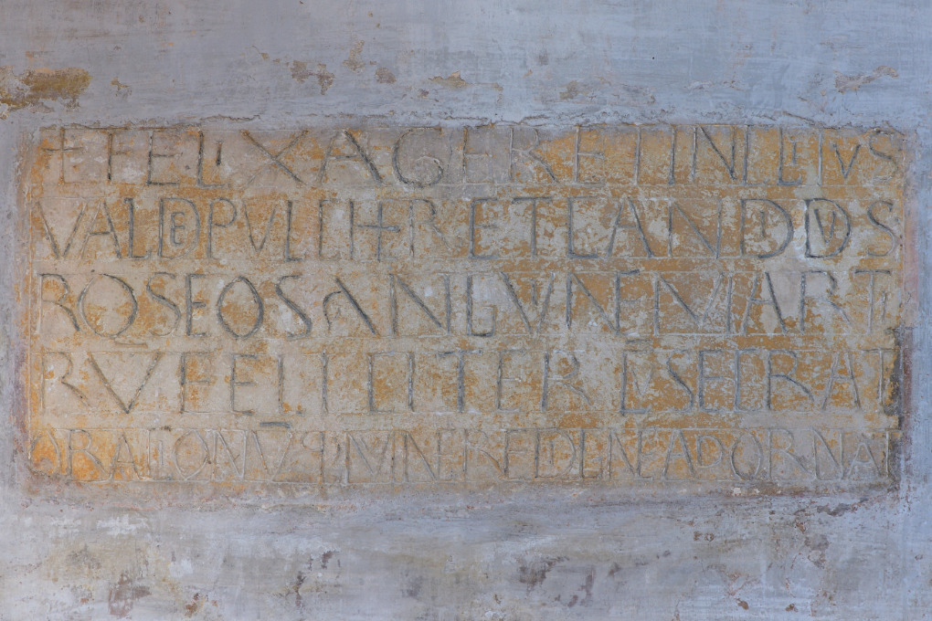 Sens - Basilique Saint-Savinien (XIe et XIIIe s.) - Crypte : inscription d'époque romane