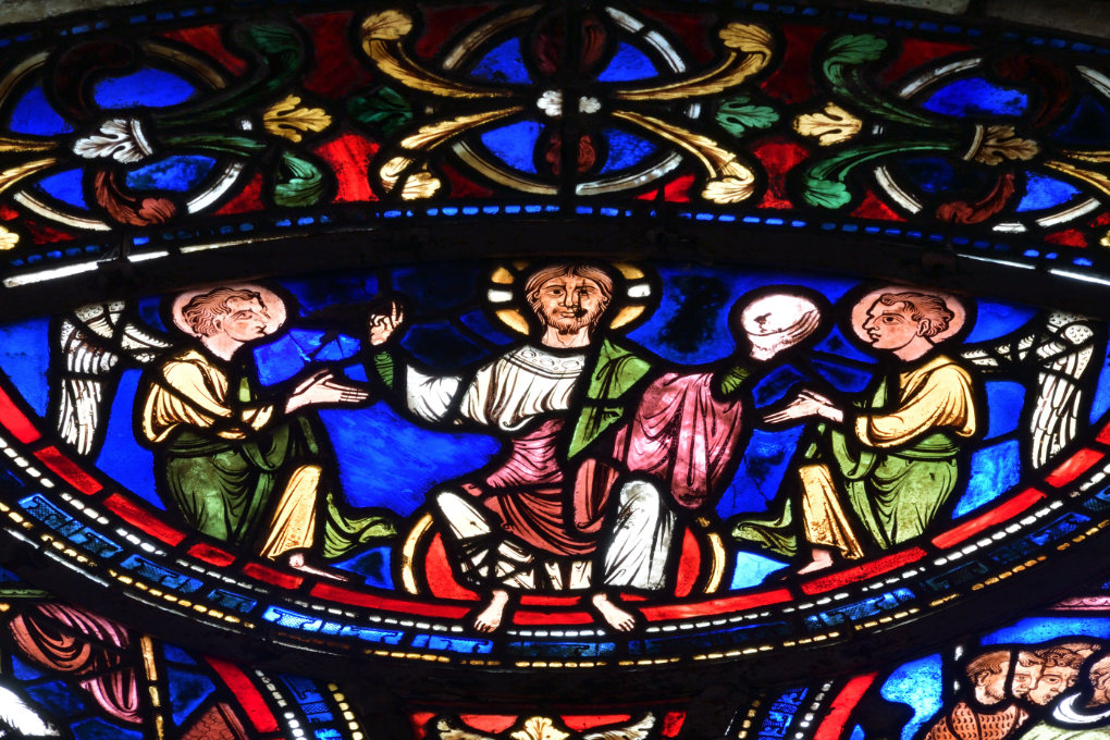 Sens - Cathédrale Saint-Etienne (XIIe-XVIe s.) - Vitrail du déambulatoire (v. 1200/1210) : le Christ accueille l'âme de Thomas Becket