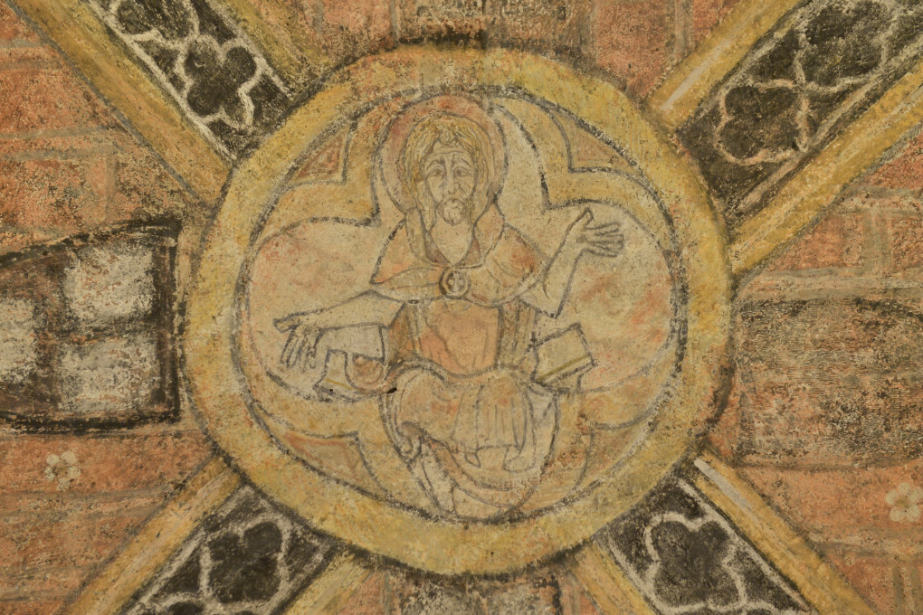 Vézelay - Abbatiale Sainte-Madeleine (XIIe s.) : la crypte (v. 1165), décor peint d'une clé de voûte (XIIIe s.), Christ bénissant