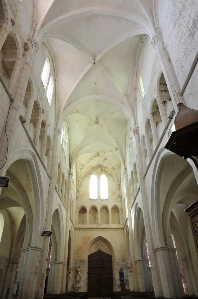 Mailly-le-Château - Eglise Saint-Adrien (XIIIe-XIVe siècle) : la nef