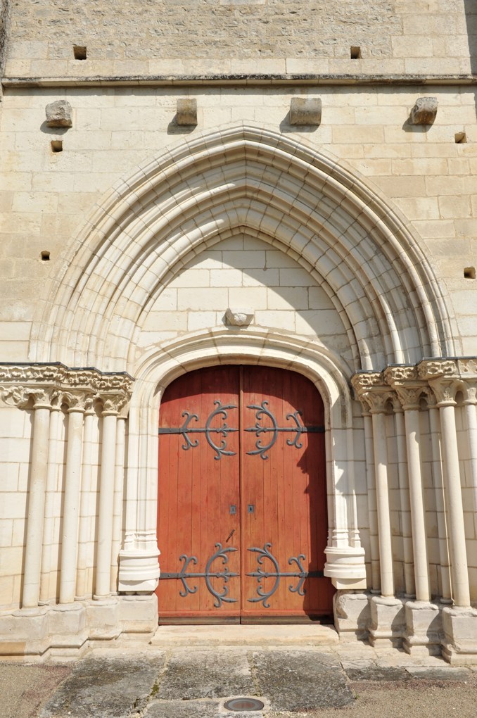 Prégilbert - Eglise Notre-Dame (fin XIIe-début XIIIe siècle) : le portail