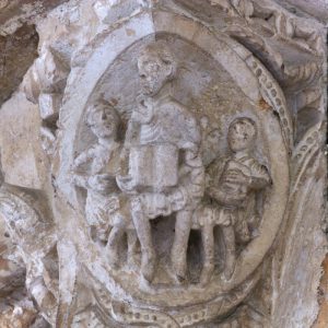 Vézelay - Abbatiale Sainte-Madeleine (XIIe s.) - chapiteau roman : le maître et les disciples (v. 1120-1130)