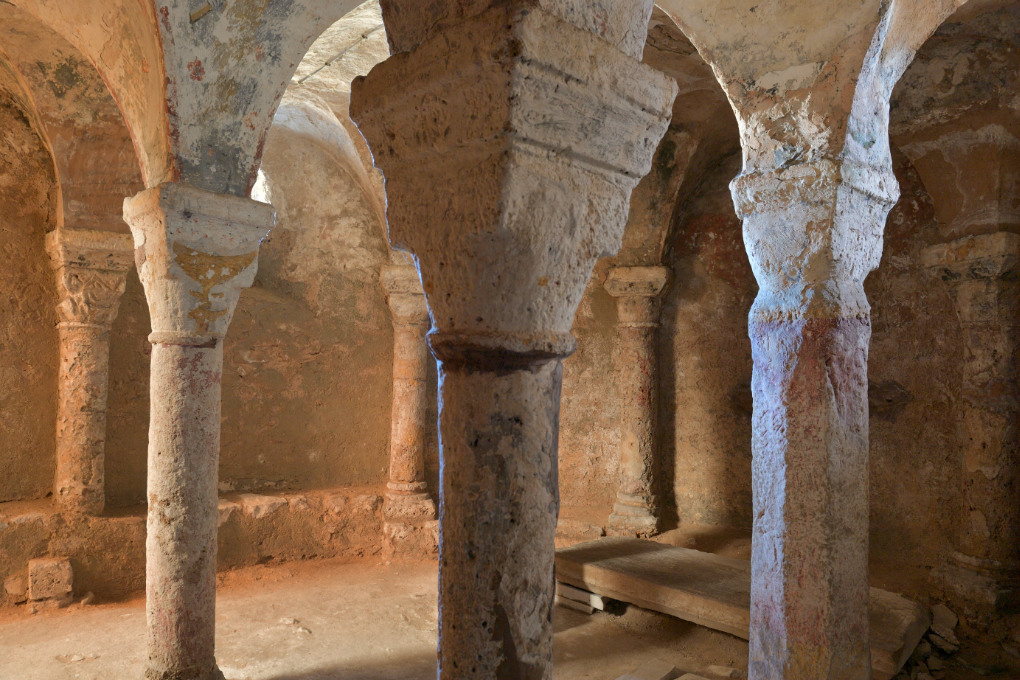 Perceneige - église Saint-Pierre de Sognes : crypte (XIe s.)