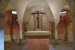 Vézelay (89) - Ancienne abbatiale Sainte-Madeleine (XIIe s.) : la crypte et son décor de peintures murales récemment découvert (XIIe-XIIIe s.)