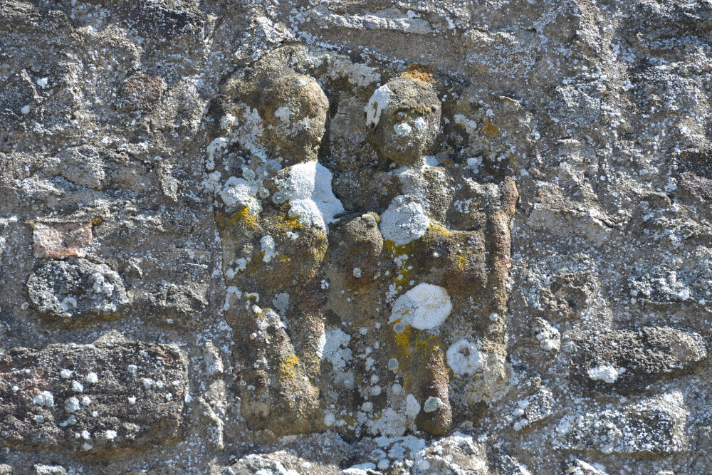 Châtel-Moron - Eglise Saint-Martin (XIIe s.) : fragment de stèle gallo-romaine