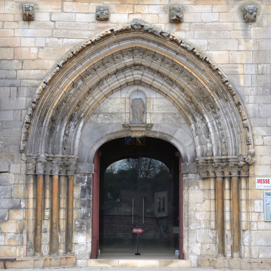 Gy-l'Evêque - Eglise Saint-Phal (XIIIe et XVIe s.) : le portail (XIIIe s.)